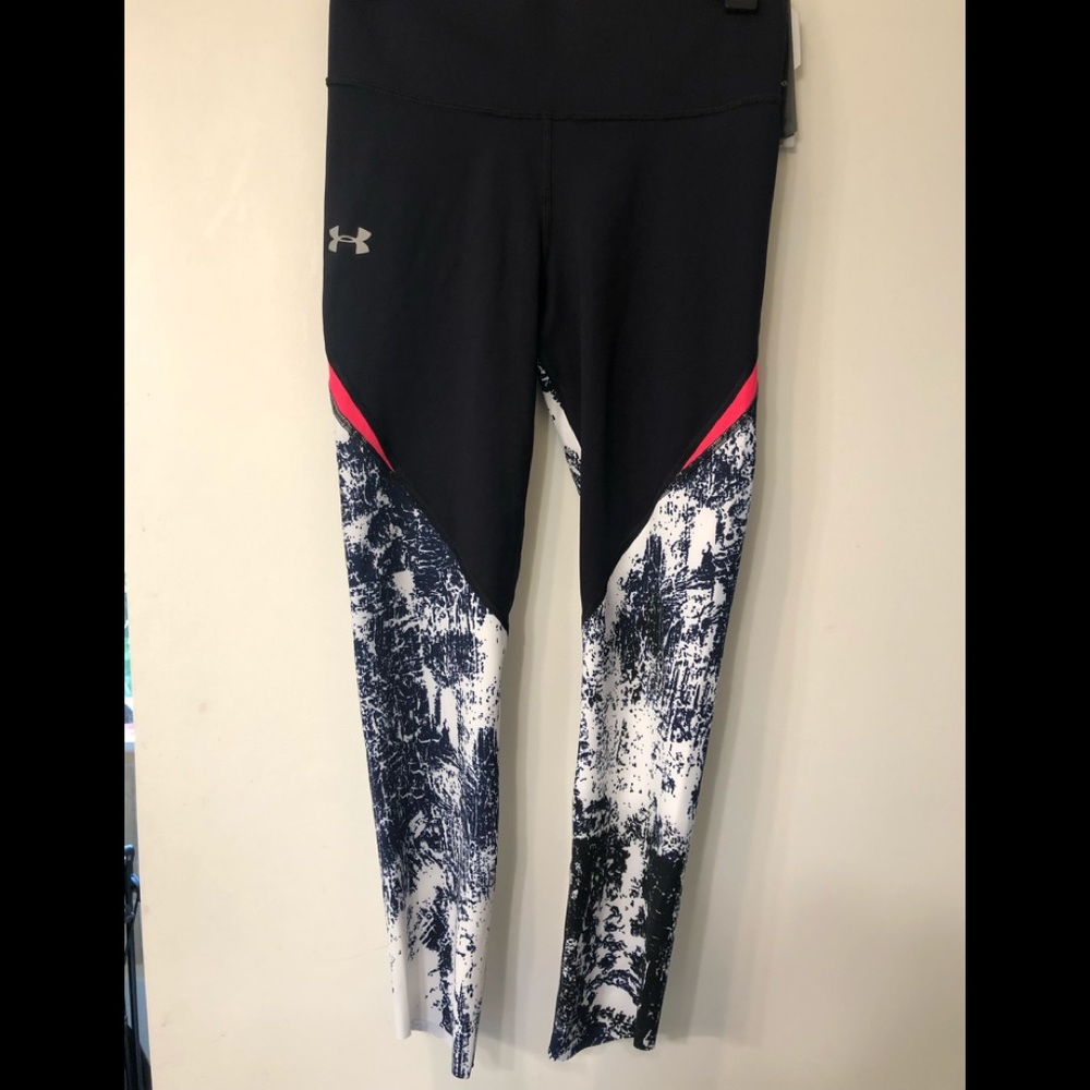 Under Amour compression leggings w/key pocket. NWT